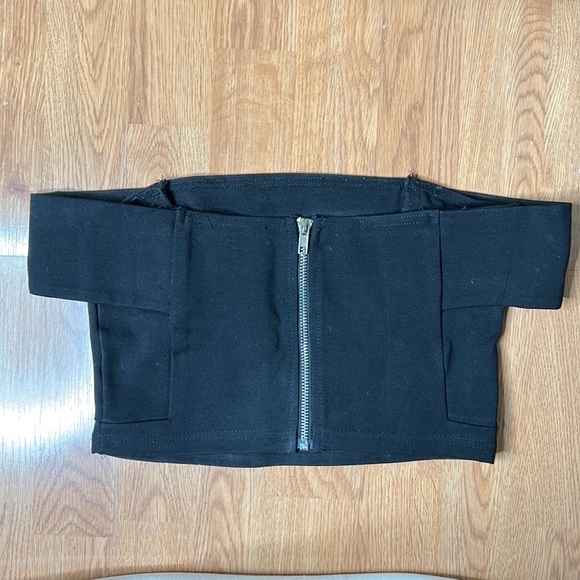 black over the shoulders crop top size sm - Picture 2 of 2